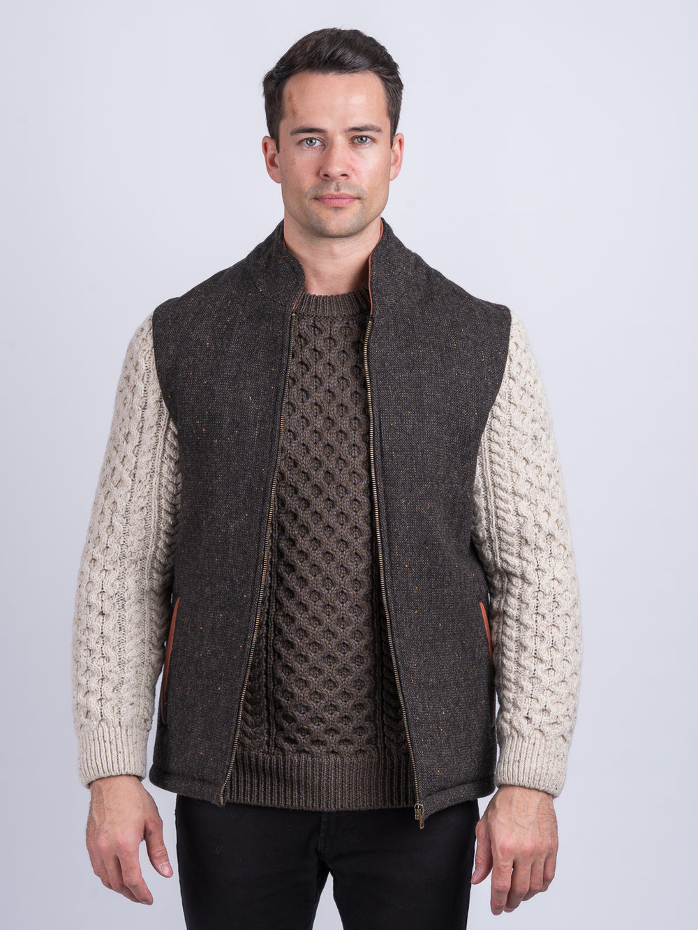 Braune Shackleton-Jacke mit natürlichen Zopfmuster-Ärmeln