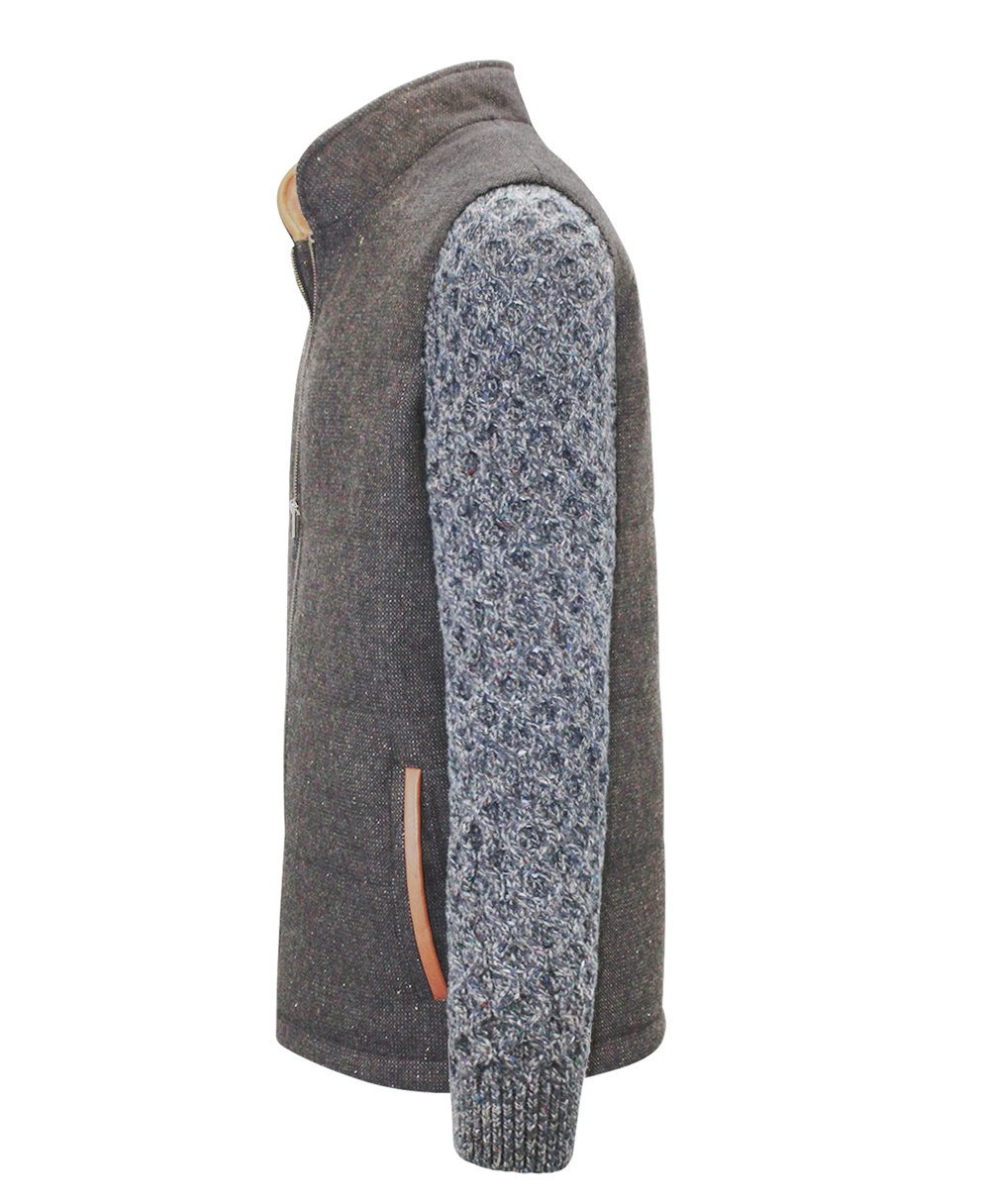 Braune Shackleton-Jacke mit marineblau melierten Zopfmuster-Ärmeln