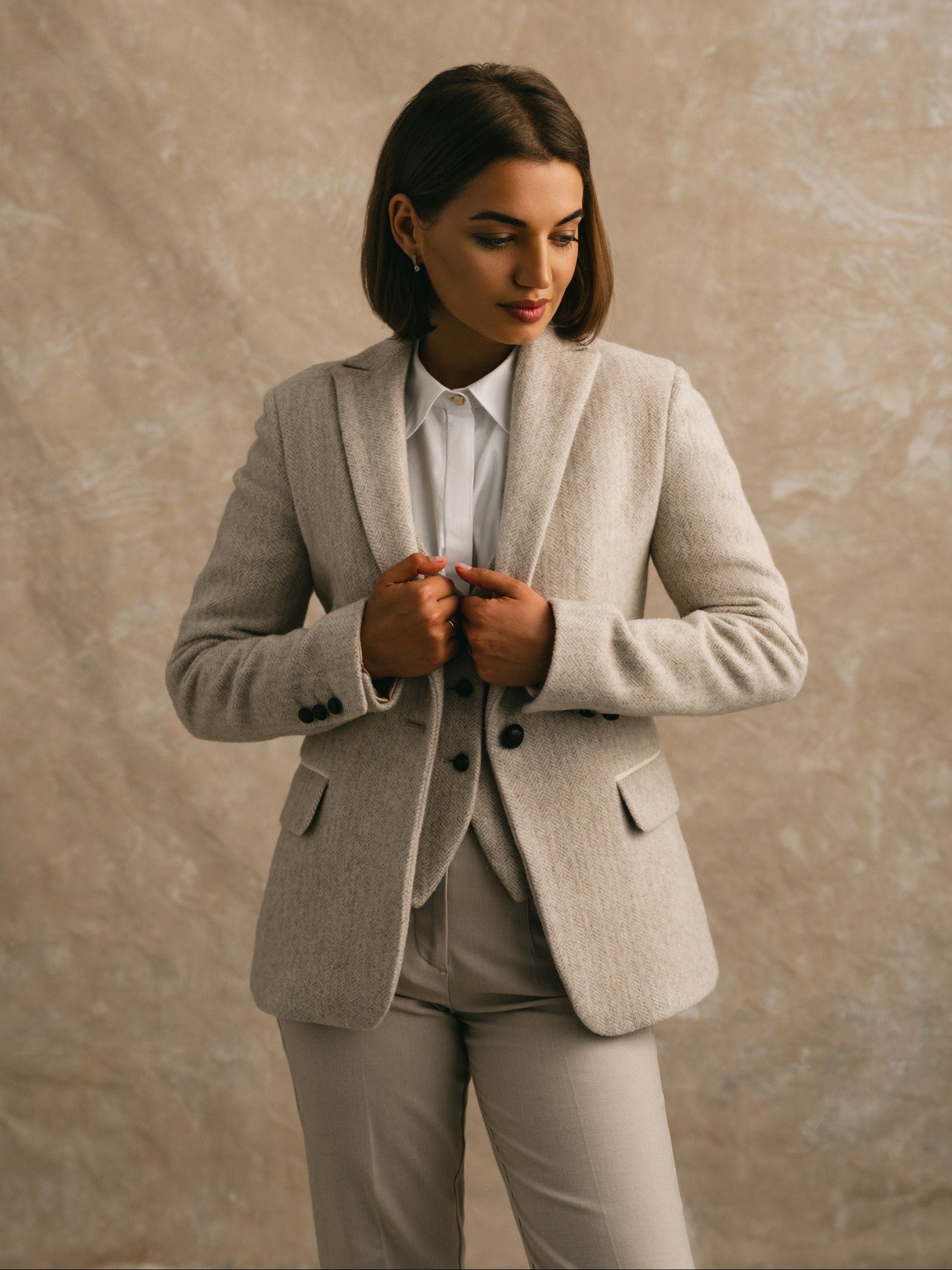 How Should a Women’s Tweed Jacket Fit: Tweed Blazer Sizing Explained