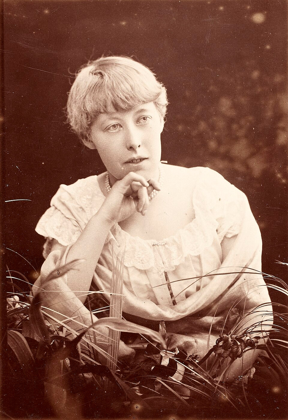 Katharine Tynan Irish poet associated with the Irish Literary Revival.