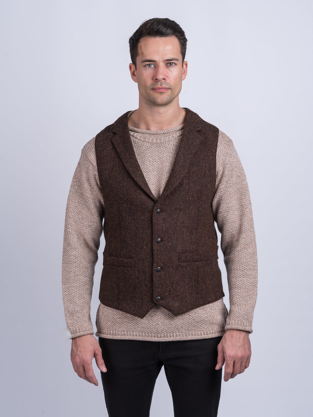 Braune Tweed-Weste mit Fischgrätenmuster und Revers