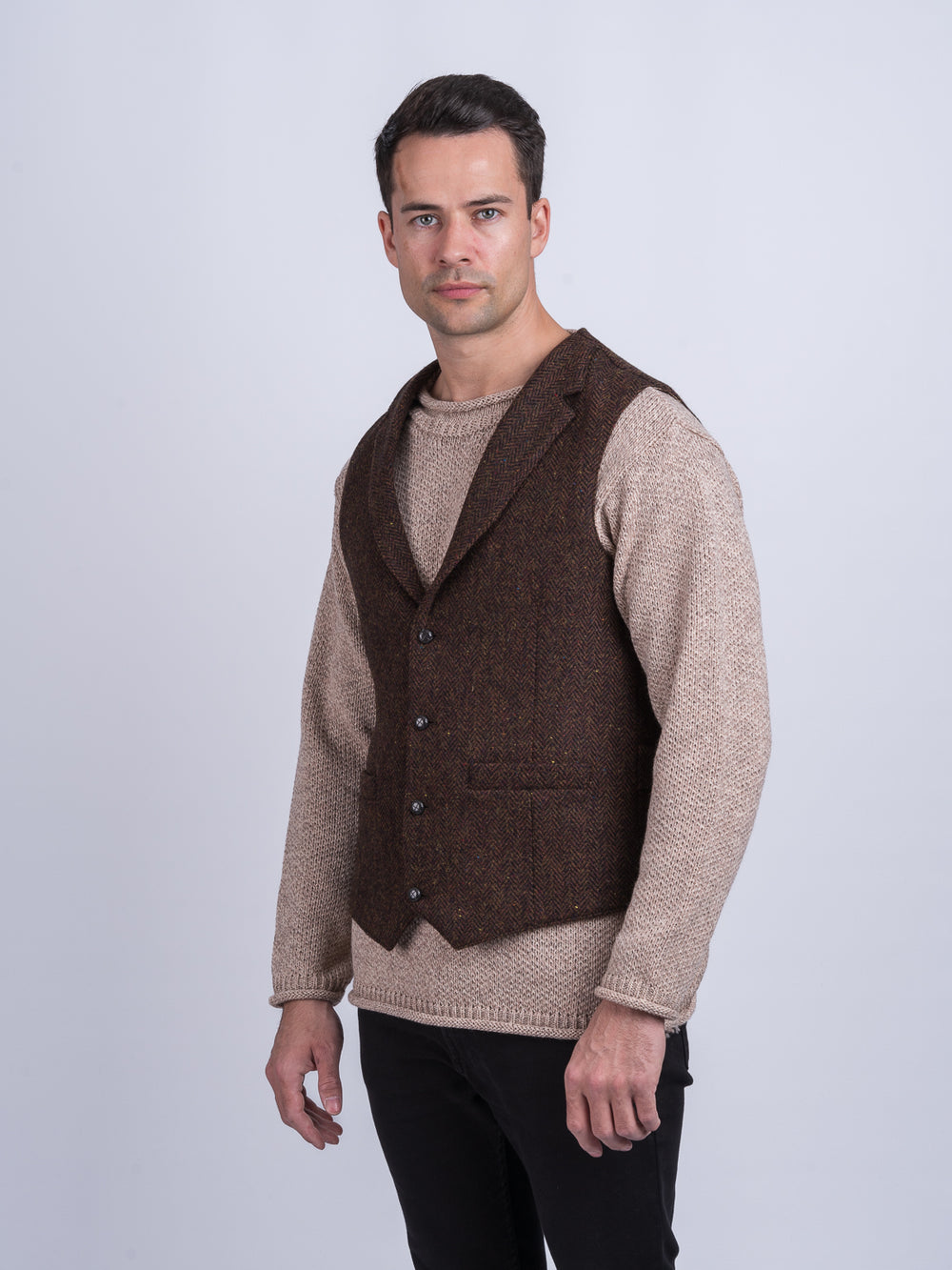 Braune Tweed-Weste mit Fischgrätenmuster und Revers