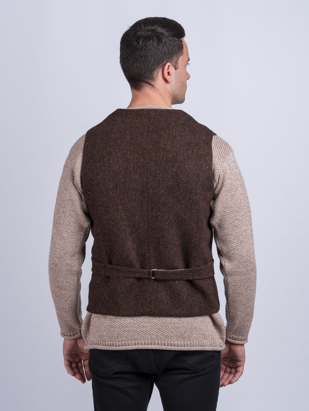 Braune Tweed-Weste mit Fischgrätenmuster und Revers